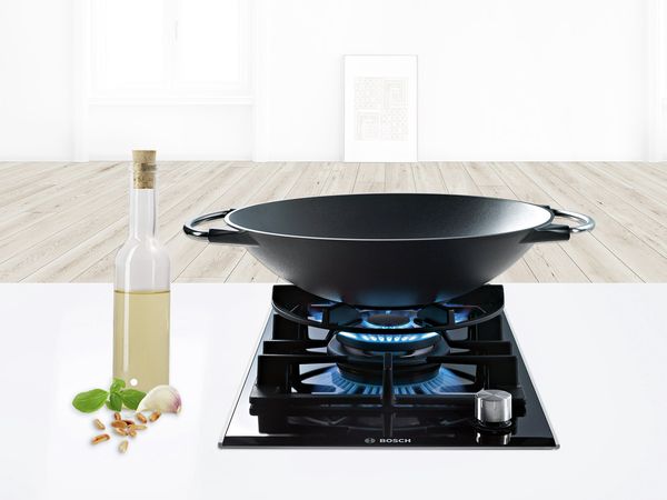 Votre table de cuisson peut se combiner à merveille avec un brûleur wok, qui est bien connu pour la cuisine asiatique
