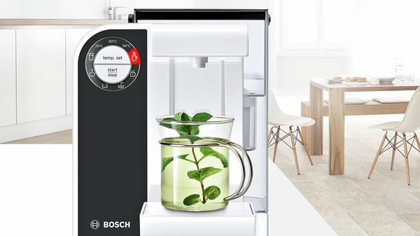 Bosch熱水機：輕輕一按，熱水即來。