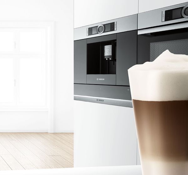 Les machines à café entièrement automatiques encastrables : parfaitement intégrées à votre cuisine