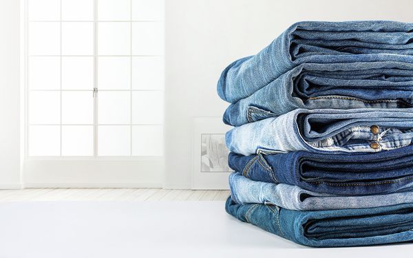 Jeans in wenigen Handgriffen bügeln.