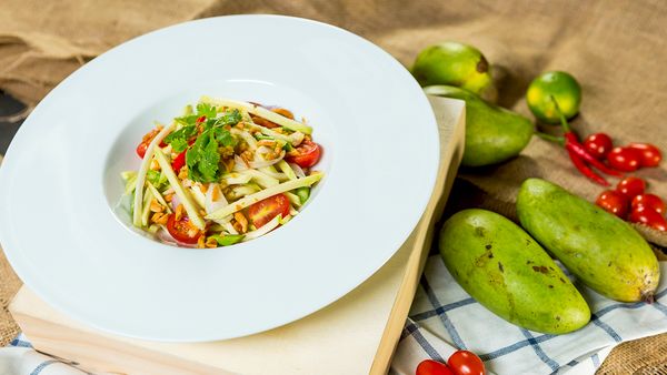 Salade thai mangue, crevettes