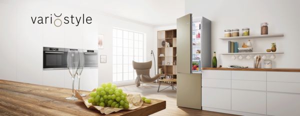 Una cucina colorata con frigoriferi colorati Bosch.