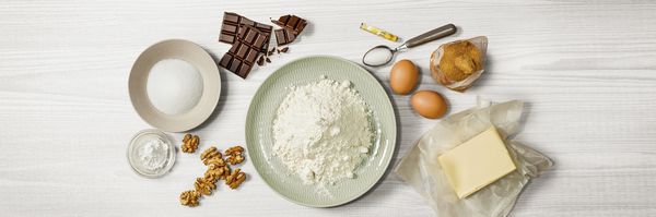 Zutaten und Rezept für die Zubereitung von Schokoladenkeksen mit den Bosch Backöfen der Serien 6 und 8.