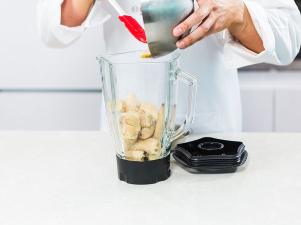 Blend the cooled caramel and the frozen bananas