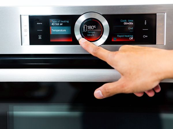 Pre-heat the Bosch Series 8 Oven to 180°C using the ‘Top-Bottom Heat’ Mode