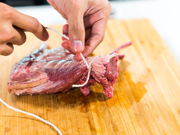 Tie 2 pieces of lamb rack with a butcher’s twine