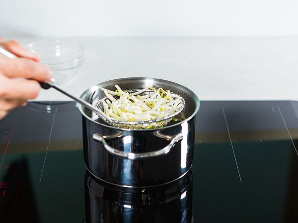 Cook bean sprouts