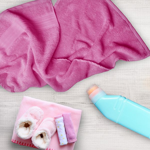 Detergent de spălat rufe vs. balsam pentru materiale textile