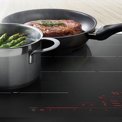 Tables à induction Bosch : découvrez la Série 8 pour des cuissons simplement parfaites. 