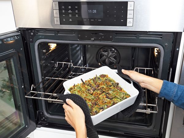 cooking green bean dish in bosch wall oven