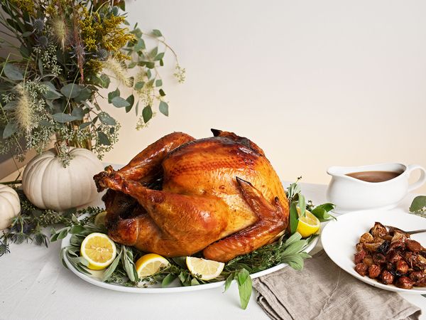 Lemon-Thyme Roast Turkey with Pearl Onions and Pan Gravy Recipe | Bosch ...