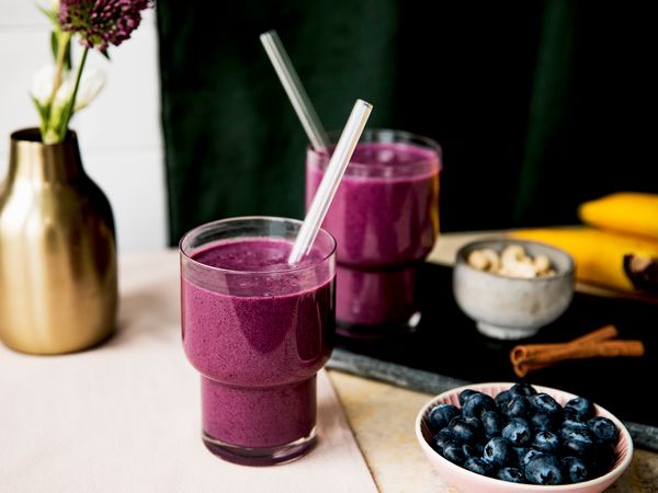 dairy-free blueberry, cinnamon, and honey smoothie