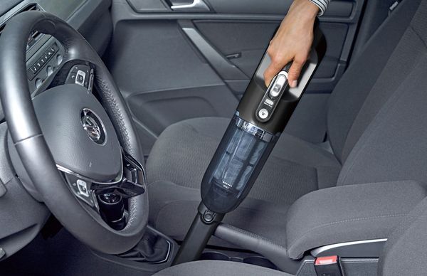 Handgriff für die einfache Reinigung auch im Auto.