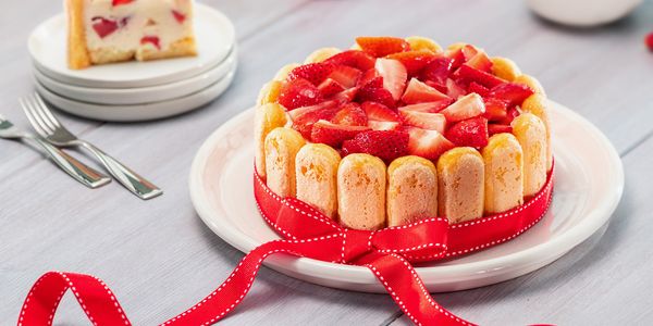 Strawberry Ladyfinger Cake