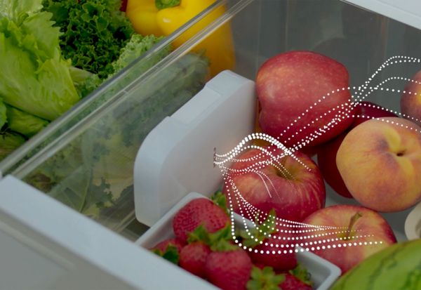 Image that illustrates how FreshProtect technologies work to keep food fresh in the fridge
