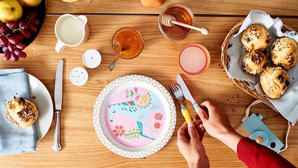 Spezielle Routinen und Rituale helfen dabei, dass Kinder sich gesund ernähren. 