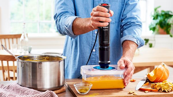 Essen gesund vorkochen und längere Haltbarkeit durch die Vakuumfunktion generieren.