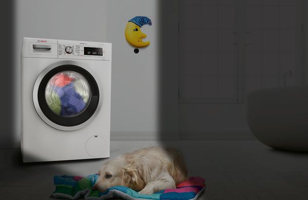 Pralni stroj z veliko kapaciteto s programom za nočno pranje. 