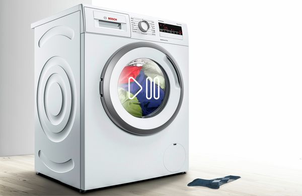 Waschmaschine mit grossem Beladungsvolumen mit Nachlegeprogramm. 
