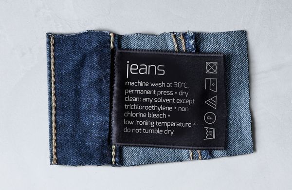 Lave-linge grande capacité pour le lavage des jeans. 