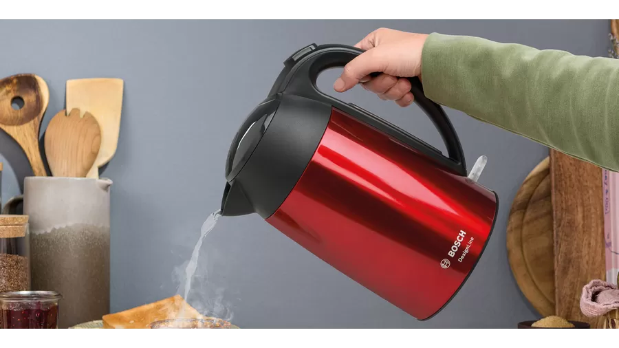17196801_Bosch-DesignLine-kettle-red-with-tea_1600x800_def.webp