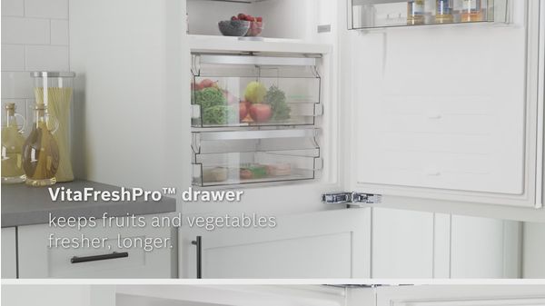 800 Series built-in fridge-freezer with freezer at bottom 22'' soft close flat hinge B09IB91NSP B09IB91NSP-8