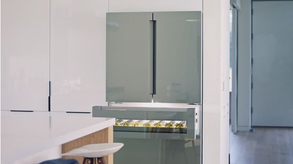 800 Series French Door Bottom Mount Refrigerator, Glass door 36'' Stainless Steel B36CL81ENG B36CL81ENG-17