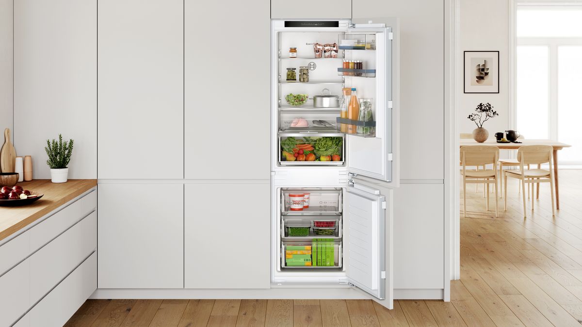 Series 4 Built-in fridge-freezer with freezer at bottom 177.2 x 54.1 cm flat hinge KIN86HFE0 KIN86HFE0-2