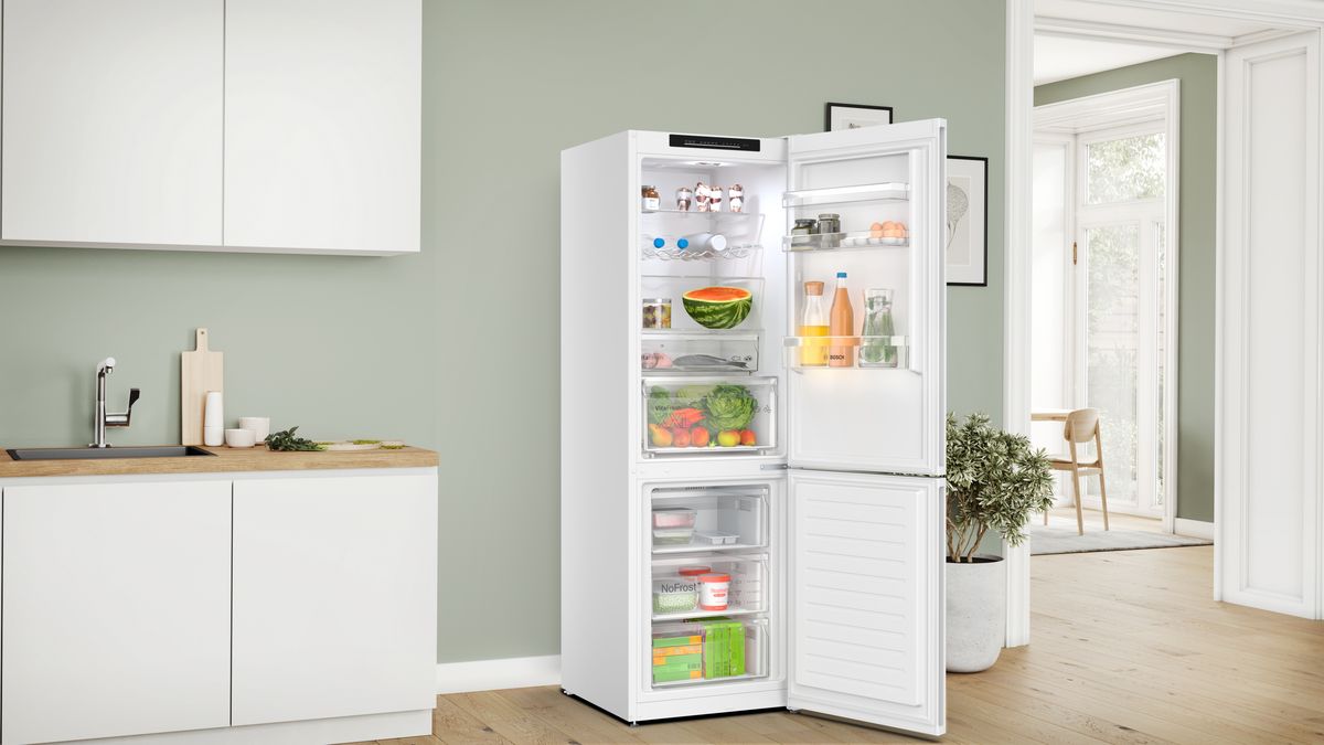 Series 4 Free-standing fridge-freezer with freezer at bottom 186 x 60 cm White KGN362WDFG KGN362WDFG-4