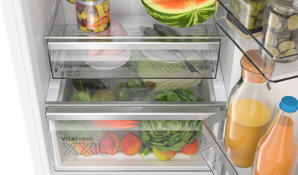 KGN39AWCTG Free-standing fridge-freezer with freezer at bottom | Bosch GB