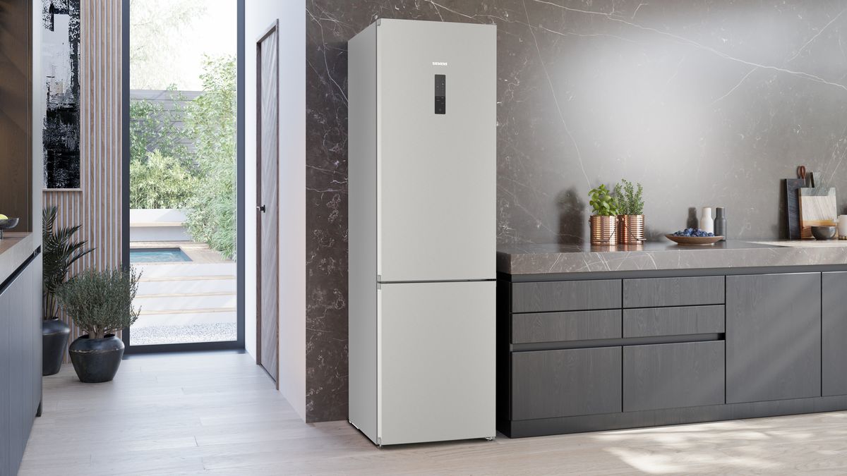 iQ300 Kombinerad kyl/frys 203 x 60 cm Borstat stål med antiFingerprint KG39NXIDF KG39NXIDF-3
