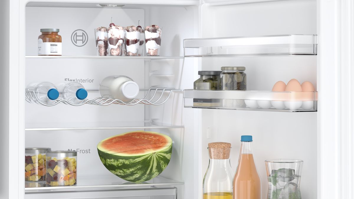 KGN36VWDTG Free-standing fridge-freezer with freezer at bottom | Bosch GB
