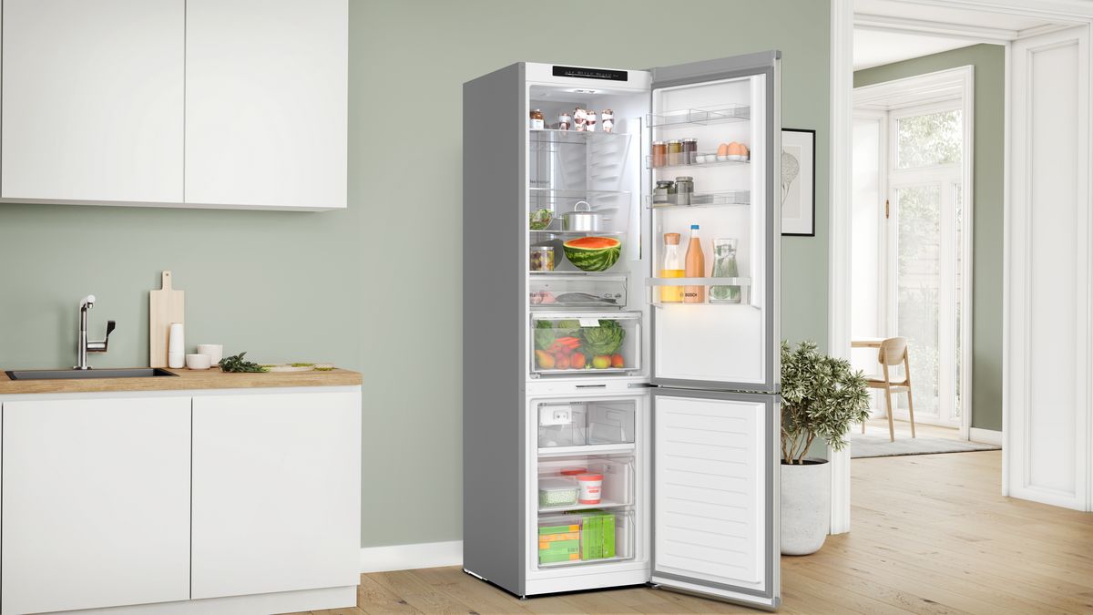800 Series Freestanding Bottom Freezer Refrigerator 24'' Brushed steel anti-fingerprint B24CB80ESS B24CB80ESS-3