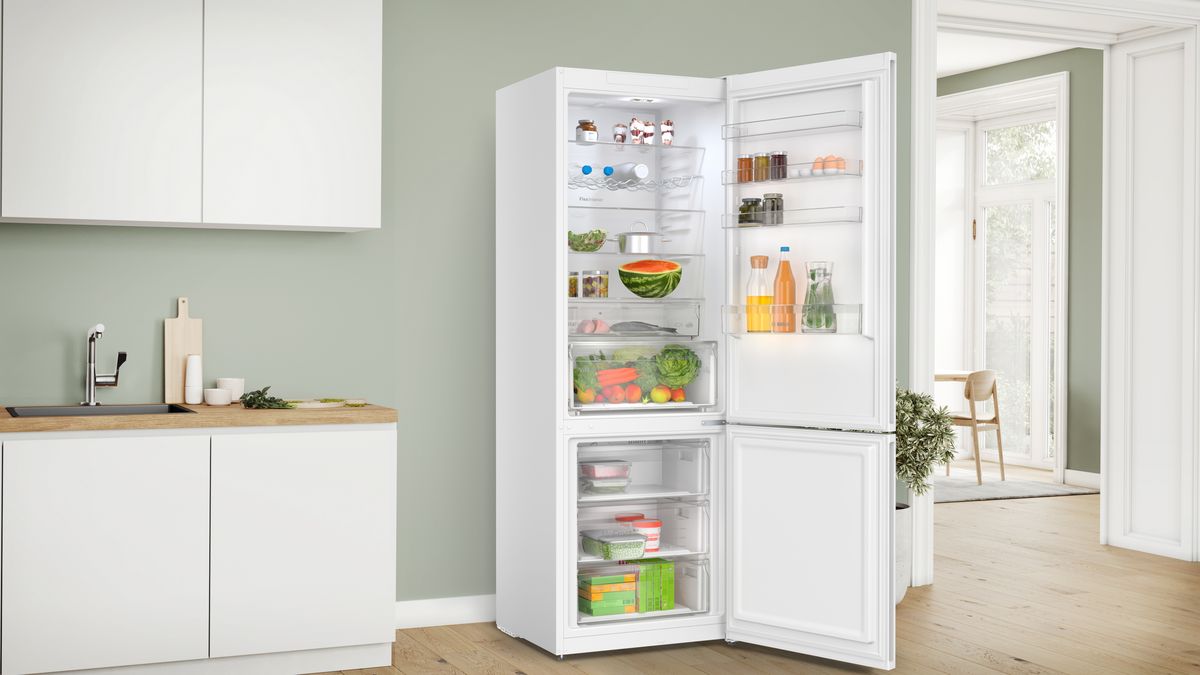Series 4 Free-standing fridge-freezer with freezer at bottom 203 x 70 cm White KGN497WDFG KGN497WDFG-3