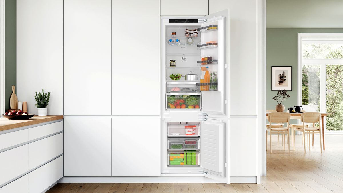 Seria 4 Combină frigorifică încorporabilă 193.5 x 55.8 cm Balama plată KIN96VFD0 KIN96VFD0-2
