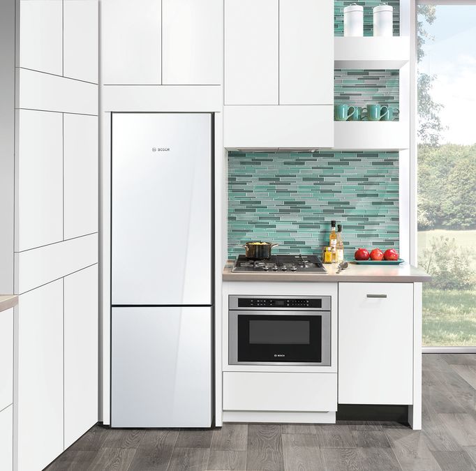 800 Series Free-standing fridge-freezer with freezer at bottom, glass door 23.5'' White B10CB80NVW B10CB80NVW-7