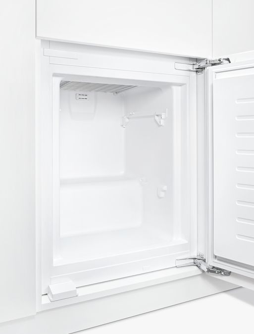 Serie | 6 Beépíthető, alulfagyasztós hűtő-fagyasztó kombináció 177.2 x 55.8 cm KIS86AF30 KIS86AF30-4