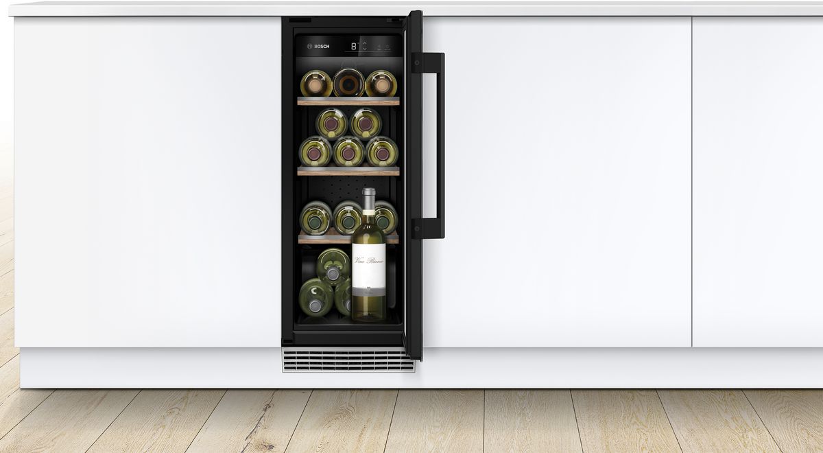 Series 6 wine fridge with glass door 82 x 30 cm KUW20VHF0 KUW20VHF0-3