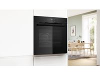 Bosch ovn med intuitiv betjening og moderne design for presise matlagingsresultater.