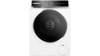 Ένα κλειστό λευκό πλυντήριο ρούχων Bosch σε λευκό φόντο.