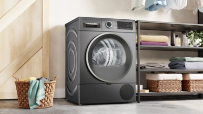Heat pump tumble dryers