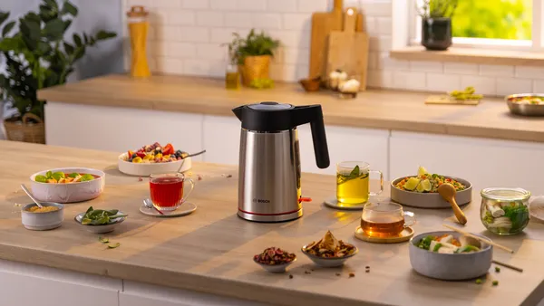 DesignLine kettles on a kitchen top in beige, stainless steel, copper and red.