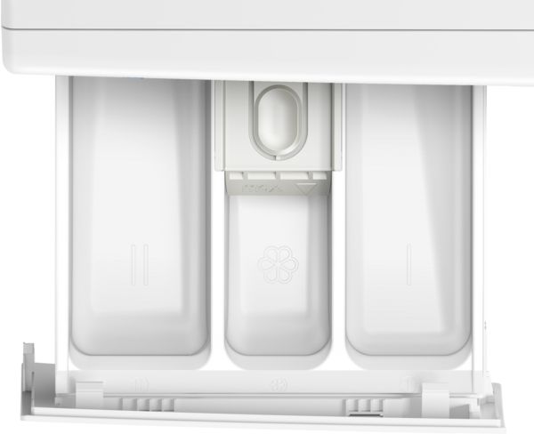 Cassetto del detersivo aperto della lavatrice con scomparti separati per lavaggio principale, prelavaggio e ammorbidente