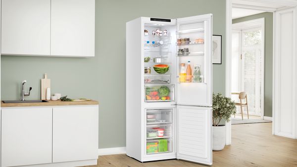 Series 4 Free-standing fridge-freezer with freezer at bottom 203 x 60 cm White KGN392WDFG KGN392WDFG-4