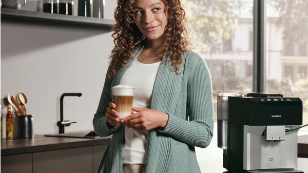 Helautomatisk kaffemaskin EQ500 classic Dagsljus silver, Pianosvart, Vattentank TP515R01 TP515R01-11