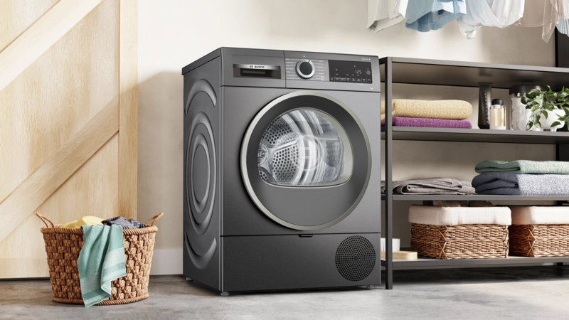 Heat pump tumble dryers